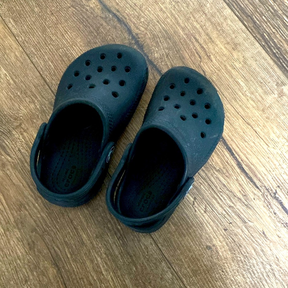 Toddler size 7 black crocs